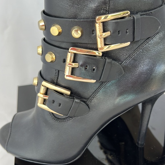Michael Kors boots. Size 6 - Picture 2 of 4